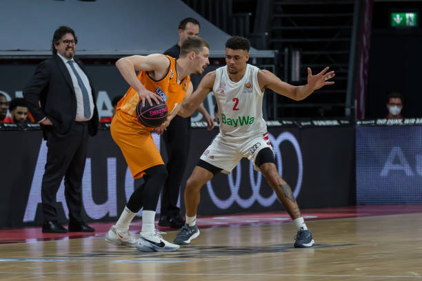 也为众多足 也为众多足